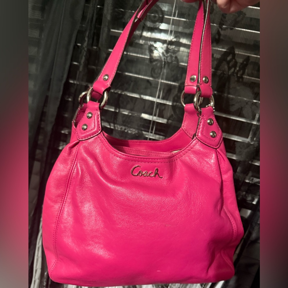 Coach F21926 Ashley Leather Hobo Handbag Shoulder Bag. Pink w/Tan lining.